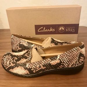 Brand new in box Clarks women’s slip on shoes size 6 wide